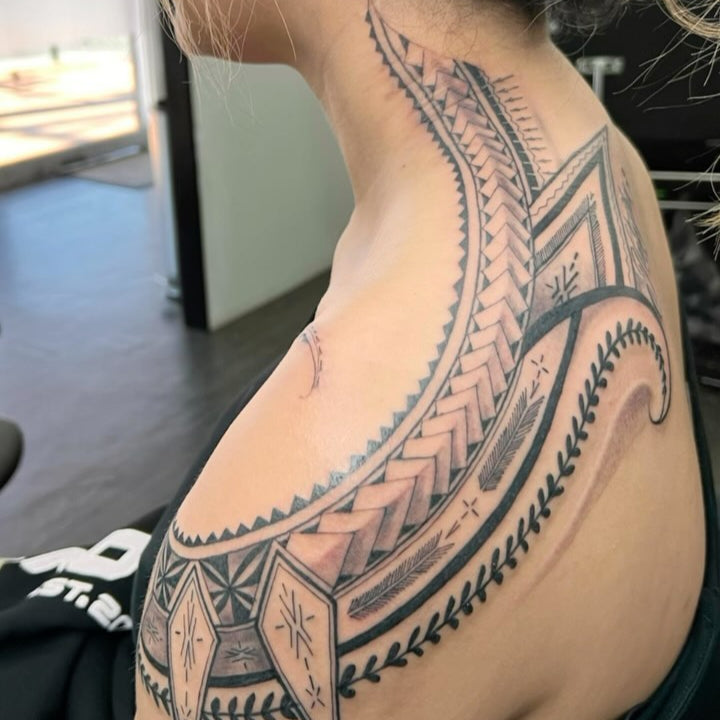 AhChong Ink Polynesian shoulder tattoo - Pacifik Elements