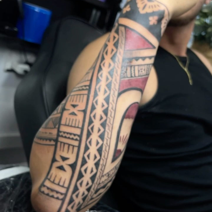 AhChong Ink Polynesian arm tattoo - Pacifik Elements